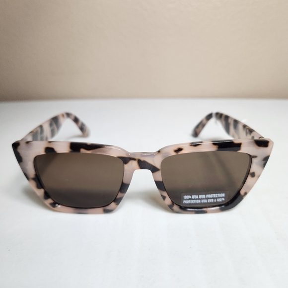 American Eagle Aerie Womens Weekend Animal/Tortoise Chunky Sunglasses |NWT| - Picture 1 of 10